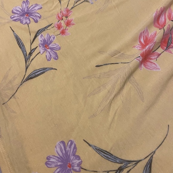 Croft and Barrow 2XL light yellow sleeveless floral top - Picture 2 of 4